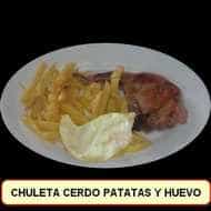 Chuleta de cerdo con patatas y huevo